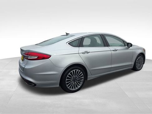 Used 2017 Ford Fusion SE w/ Equipment Group 202A image 6