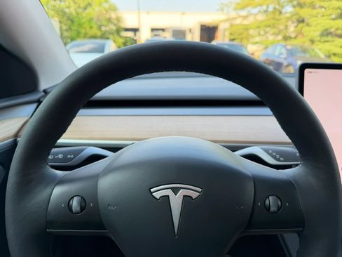 Used 2023 Tesla Model Y Long Range AWD/4WD image 23