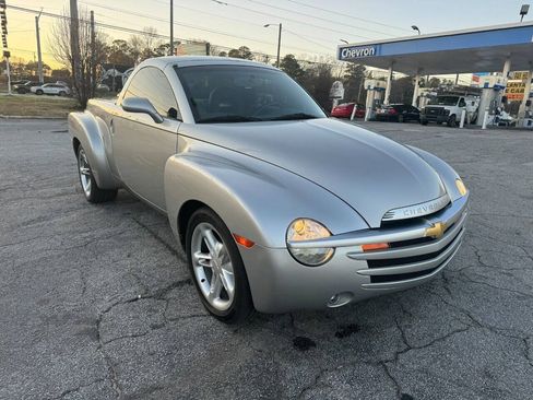 Used 2004 Chevrolet SSR w/ Preferred Equipment Group RWD image 7