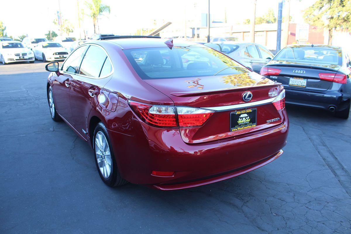 Used 2015 Lexus ES 300h w/ Navigation System Package FWD image 5