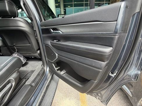 Used 2023 Jeep Wagoneer Series II w/ Convenience Group I AWD/4WD image 2