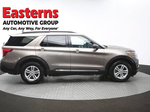 Used 2021 Ford Explorer XLT w/ Equipment Group 202A AWD/4WD image 44