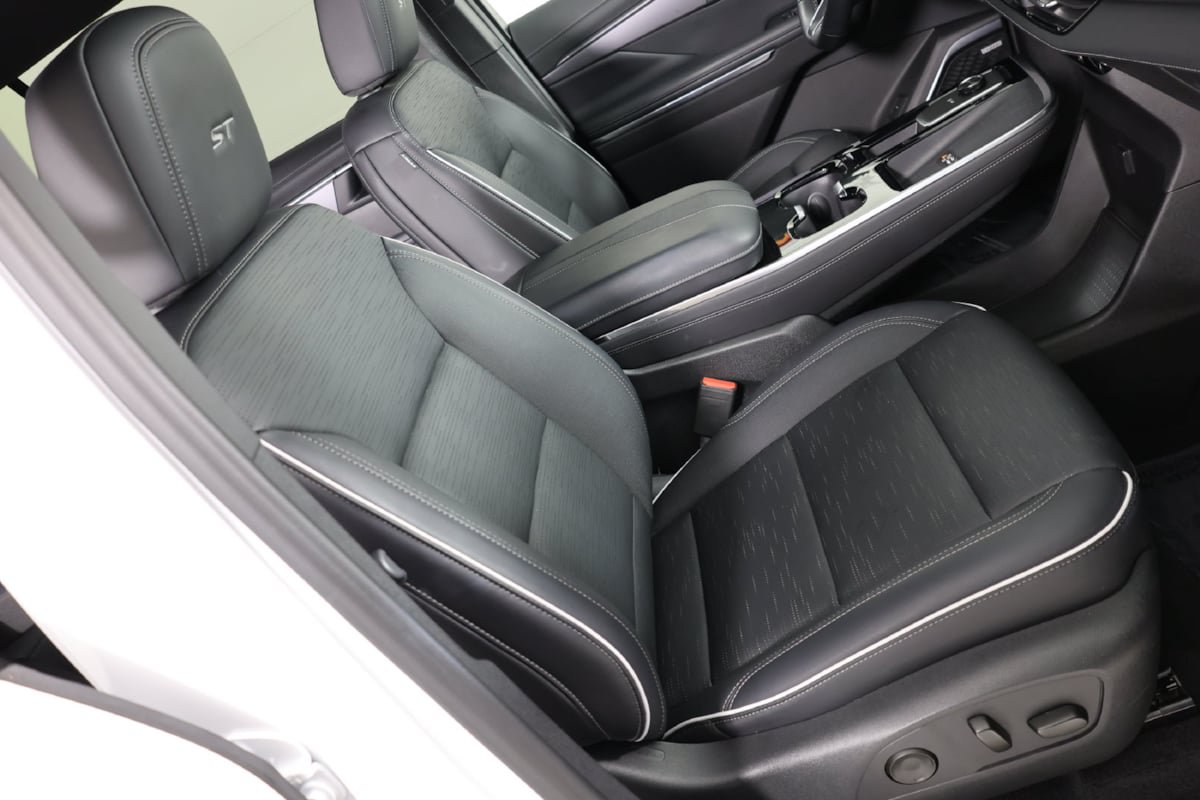 Used 2026 Buick Enclave Sport Touring AWD/4WD image 40