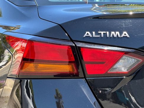Used 2025 Nissan Altima 2.5 SV FWD image 29