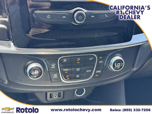 Used 2019 Chevrolet Traverse LT FWD image 19