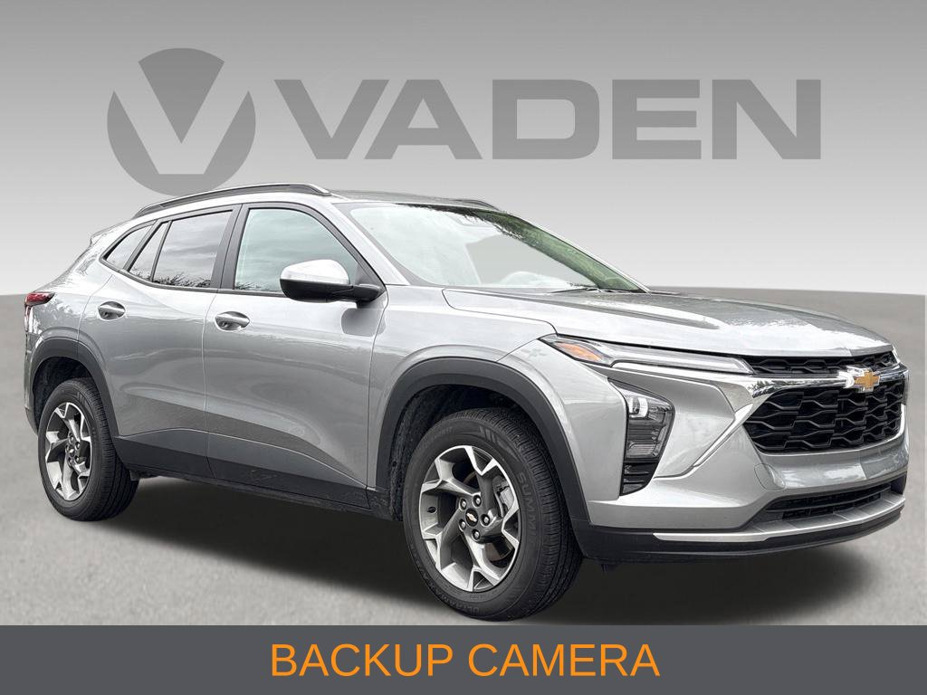 Used 2025 Chevrolet Trax LT FWD image 3