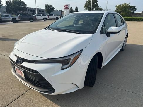 Used 2024 Toyota Corolla LE AWD/4WD image 6