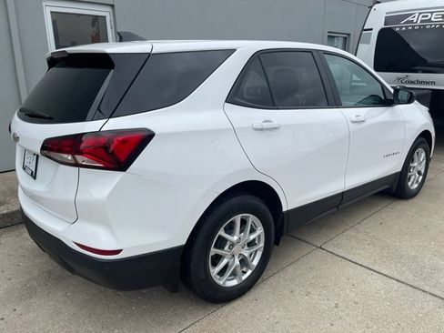 Certified 2024 Chevrolet Equinox LS w/ LS Convenience Package FWD image 3