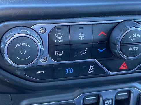 Used 2022 Jeep Wrangler Unlimited Sahara w/ Cold Weather Group image 30