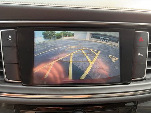 Used 2018 Buick Enclave Essence FWD image 21