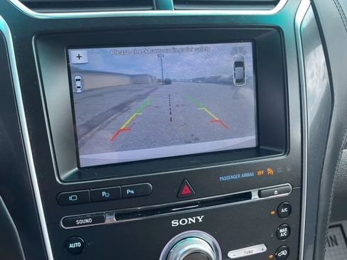 Used 2017 Ford Explorer Platinum AWD/4WD image 31