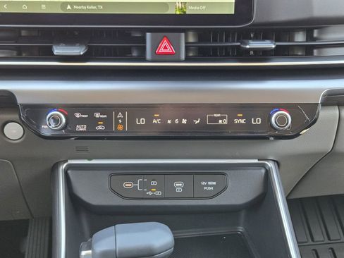 New 2026 Kia Carnival FWD image 16
