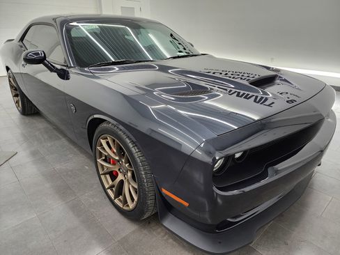 Used 2017 Dodge Challenger SRT Hellcat RWD image 2