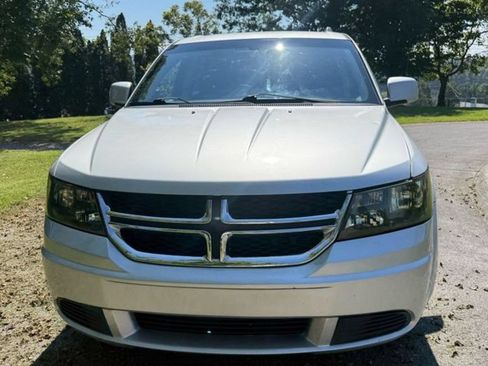 Used 2012 Dodge Journey SXT w/ Flexible Seating Group FWD image 2