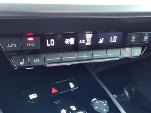 Used 2024 Audi Q4 e-tron Premium Plus w/ Premium Plus AWD/4WD image 17