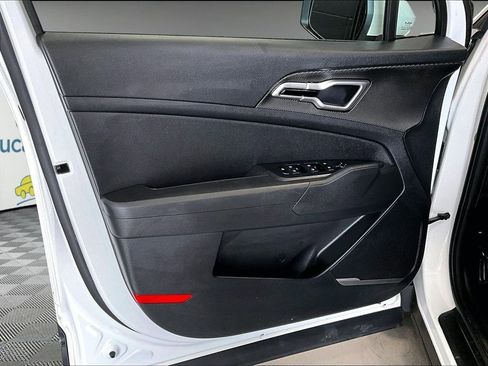 Used 2023 Kia Sportage LX image 8