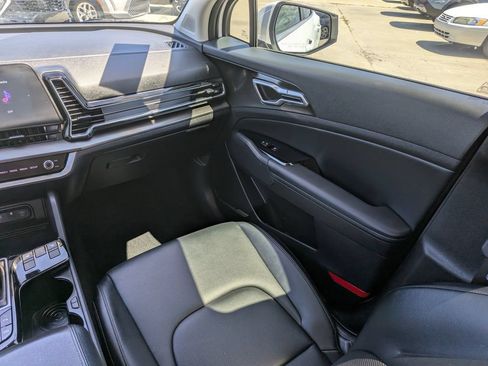 Certified 2025 Kia Sportage EX w/ Premium Package FWD image 18