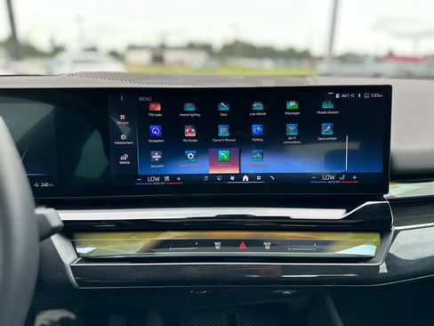 Used 2024 BMW i5 eDrive40i image 40