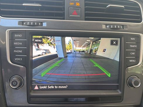 Used 2016 Volkswagen e-Golf SEL Premium w/ Driver Assistance Package FWD image 33