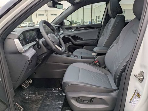 New 2026 Volkswagen Tiguan SE R-Line FWD image 21