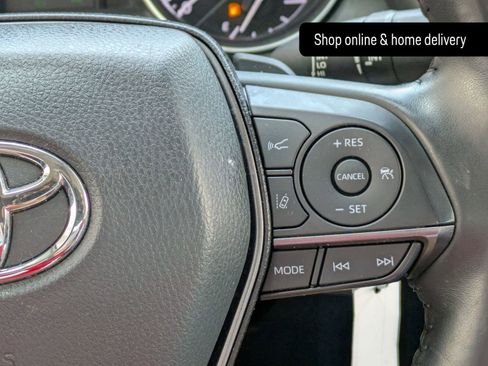 Used 2024 Toyota Camry SE image 11