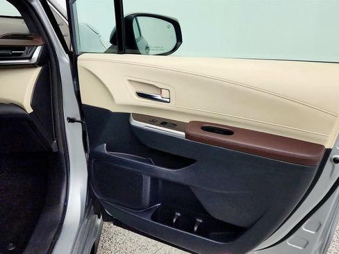 Used 2021 Toyota Sienna Platinum FWD image 28