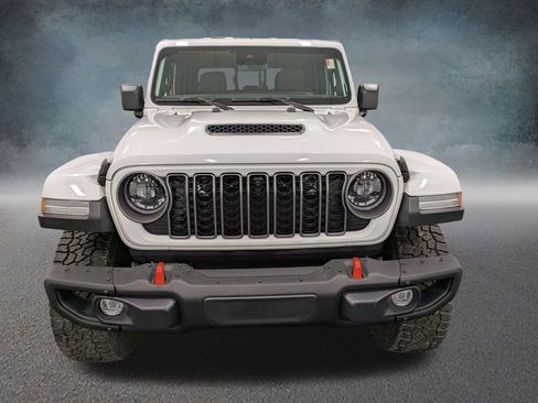 Used 2025 Jeep Gladiator Mojave AWD/4WD image 2