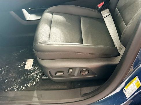 New 2026 Chevrolet Equinox LT w/ Convenience Package II FWD image 19
