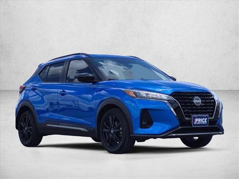 Used 2022 Nissan Kicks SR w/ Interior Electronics Package FWD image 3