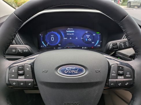Used 2021 Ford Escape Titanium FWD image 28