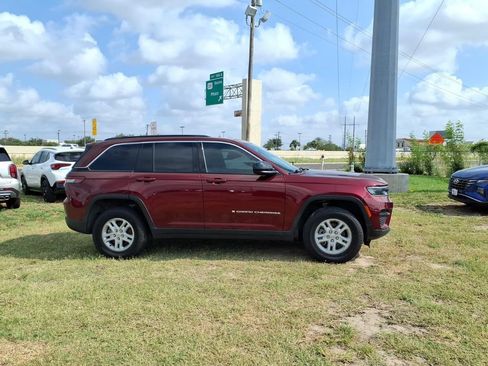 Used 2024 Jeep Grand Cherokee Laredo RWD image 6