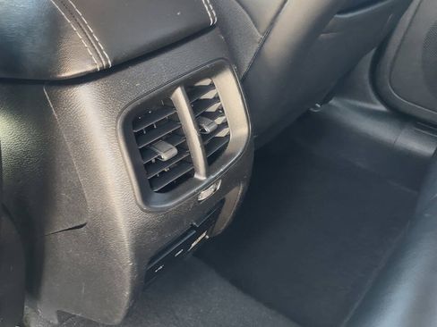 Used 2019 Jeep Cherokee Limited FWD image 33