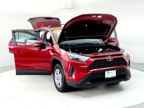 Certified 2022 Toyota RAV4 XLE w/ Convenience Package AWD/4WD image 9