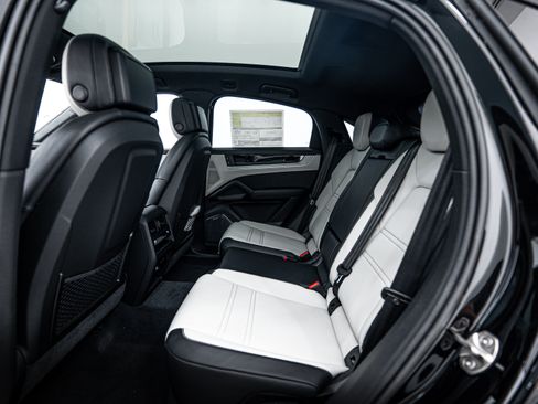 New 2026 Porsche Cayenne S image 22