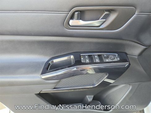 Used 2022 Nissan Pathfinder SV image 22