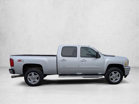 Used 2014 Chevrolet Silverado 2500 LT w/ Custom Sport Truck Package AWD/4WD image 4