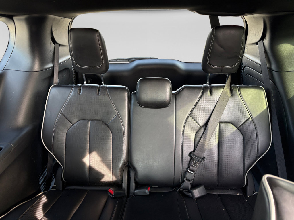 Used 2024 Chrysler Pacifica Premium FWD image 39