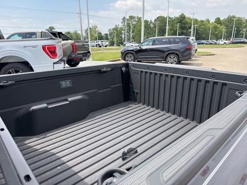 Used 2025 Toyota Tacoma TRD Sport AWD/4WD image 4