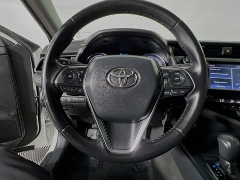Used 2019 Toyota Camry SE FWD image 18