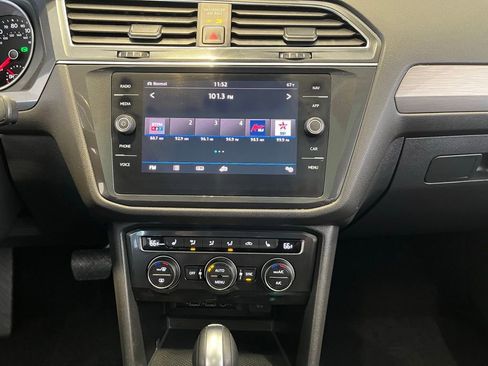 Used 2018 Volkswagen Tiguan SEL AWD/4WD image 37