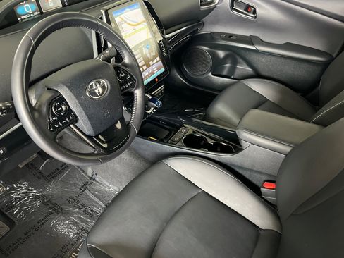 Certified 2021 Toyota Prius Prime Limited w/ Carpet Mat Package (TMS) image 9