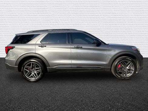 Used 2025 Ford Explorer ST-Line w/ ST-Line Street Pack AWD/4WD image 7