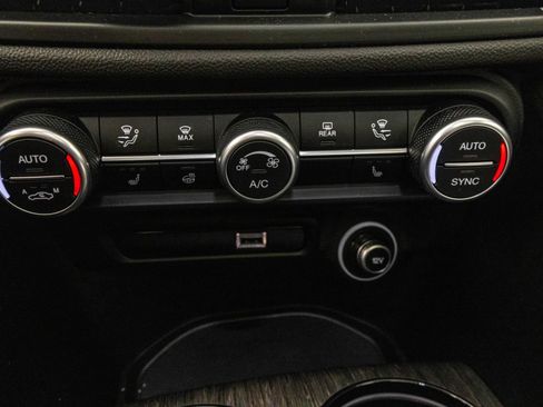 Used 2022 Alfa Romeo Giulia Ti AWD/4WD image 28