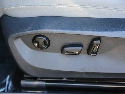 Used 2024 Volkswagen Taos SE image 25