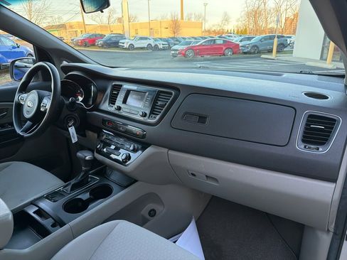 Certified 2018 Kia Sedona L image 15