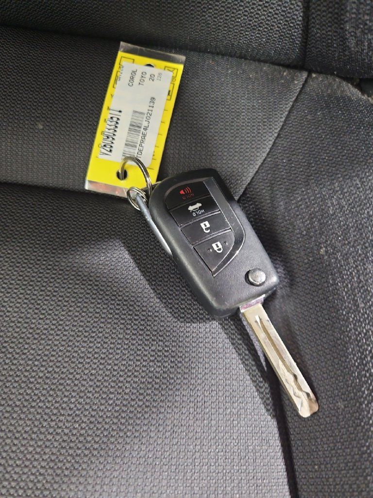Used 2020 Toyota Corolla LE FWD image 28