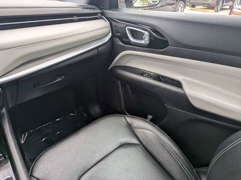Used 2025 Jeep Compass Limited AWD/4WD image 15