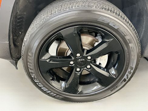 Used 2023 Jeep Grand Cherokee Altitude AWD/4WD image 11