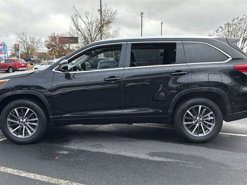 Used 2017 Toyota Highlander FWD V6 image 4