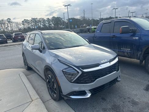 Used 2025 Kia Sportage SX image 3